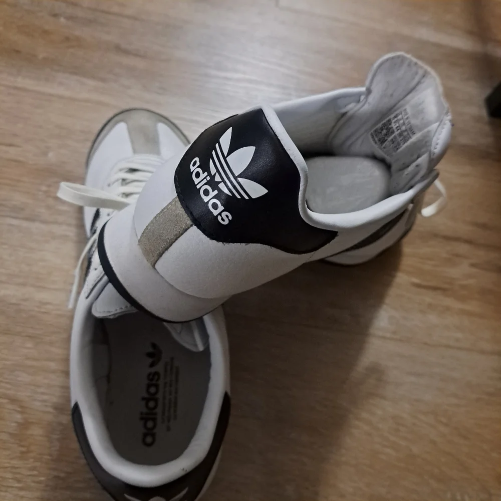 adidas classic sneakers